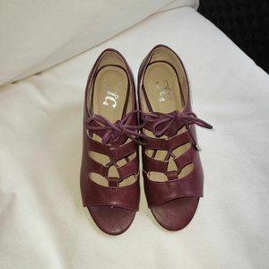 JOURNEY KORTLIN LACED BOOTIE. NWOT/NEVER WORN